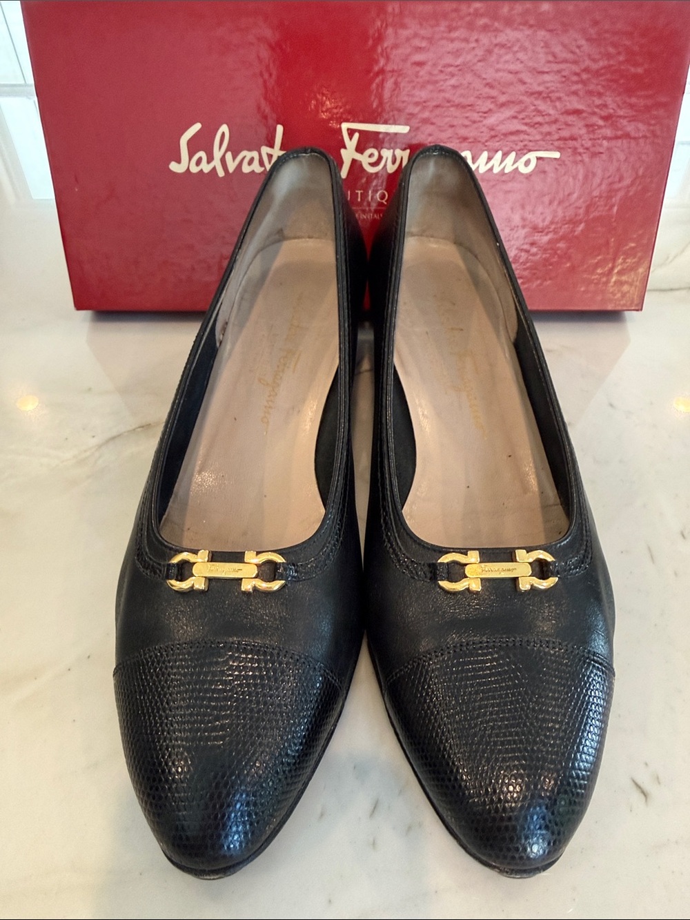 Salvatore Ferragamo Black Leather Pointed Loafers with Gold Horsebit Sz 10.5